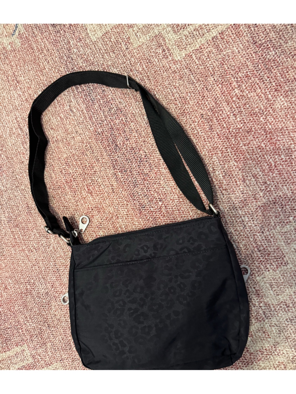 Baggallini black subtle leopard print crossbody travel bag like new - Picture 8 of 12
